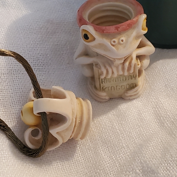 Harmony Kingdom Frog Prince Trinket Box Pendant NIB TJZFR Retired Garden… - Picture 16 of 16